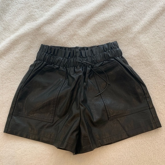 Leather shorts - Picture 4 of 6